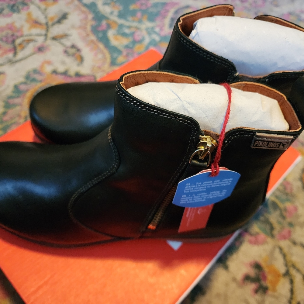 Pikolinos Granada W0W Black Leather Ankle Boots - 40 - New w/minor imperfections